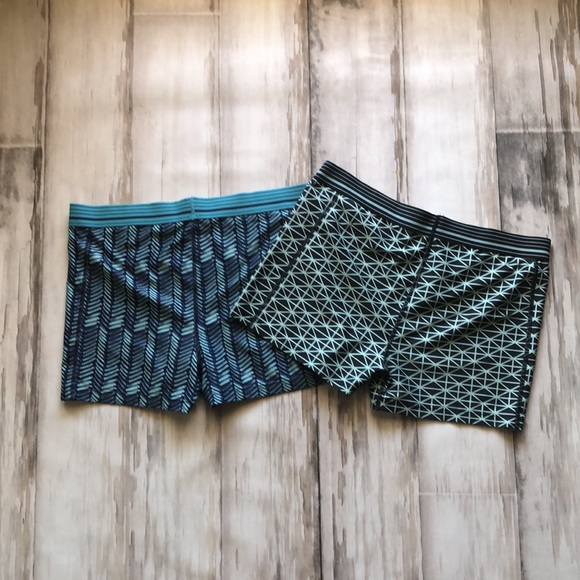 UNDER ARMOUR ATHLETIC SHORTS Two pairs/ geometric print Woman’s medium - Picture 4 of 8